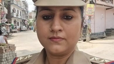 Photo of या कारणाने होतेय महिला अधिकाऱ्याची सोशल मिडिया वर चर्चा