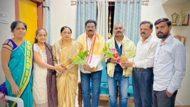 Photo of नवनिर्वाचित महिला नगर सेविका सौ.सुजाता ताई कदम व राजेंद्र लोखंडे यांचा प्रा. ज्ञानेश्र्वर बनसोडे व उभयतांनी केला सत्कार