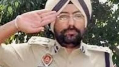 Photo of सायबर फसवणुकी पासून जनतेला वाचवणारा अधिकारीच सायबर चोरट्यांच्या जाळ्यात 