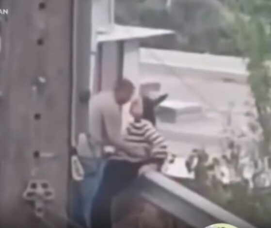 Photo of किस करतांना ते देहभान विसरले अन् खाली कोसळले 