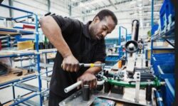 Photo of रांजणगाव औद्योगिक क्षेत्रात सुरू आहे कामगारांच्या जीविताशी खेळ 