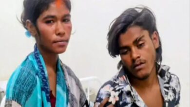 Photo of दोन मुलांची आई प्रियकरासोबत रोमान्स करतांना पकडल्या गेली