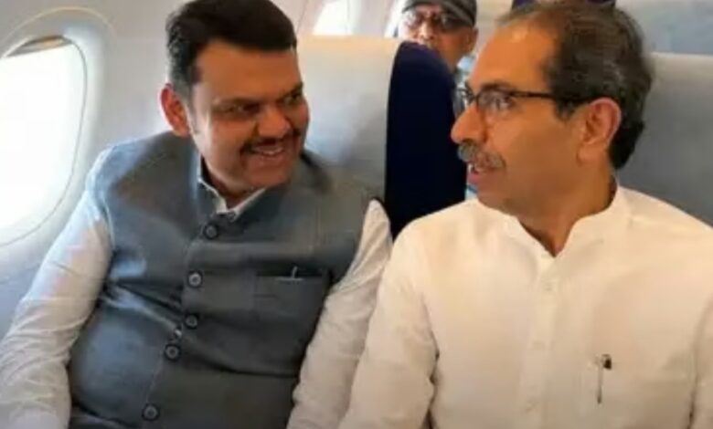 Photo of मुख्यमंत्री फडणवीस आणि उद्धव ठाकरे यांचा एकाच विमानने प्रवास , चर्चेला उधाण