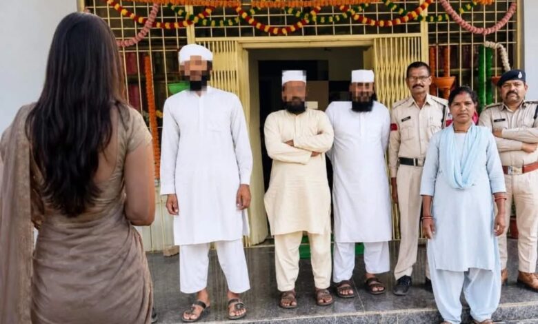 Photo of तीन मौलवियो द्वारा मदरसे में पढ़ाने वाली महिला टीचर से दुषकर्म
