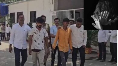 Photo of मैत्रीण 13 वर्षीय मुलीला घेऊन गेली स्वच्छतागृहात,दोघांनी तोडले अब्रूचे लचके