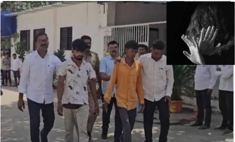 Photo of मैत्रीण 13 वर्षीय मुलीला घेऊन गेली स्वच्छतागृहात,दोघांनी तोडले अब्रूचे लचके